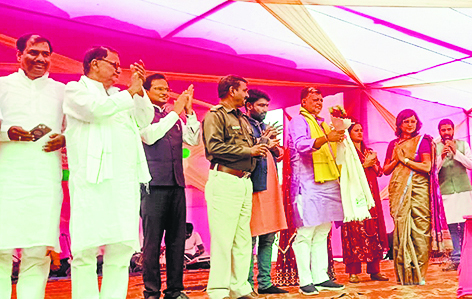 Chhapra News : जिला कला संस्कृति विभाग ने मढ़ौरा में आयोजित किया होली महोत्सव
