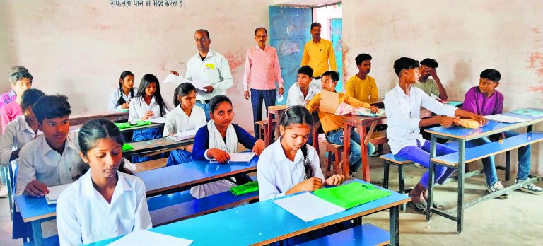 Gopalganj News  : प्रारंभिक स्कूलों में शुरू हुई कक्षा तीन से आठ तक की वार्षिक मूल्यांकन परीक्षा