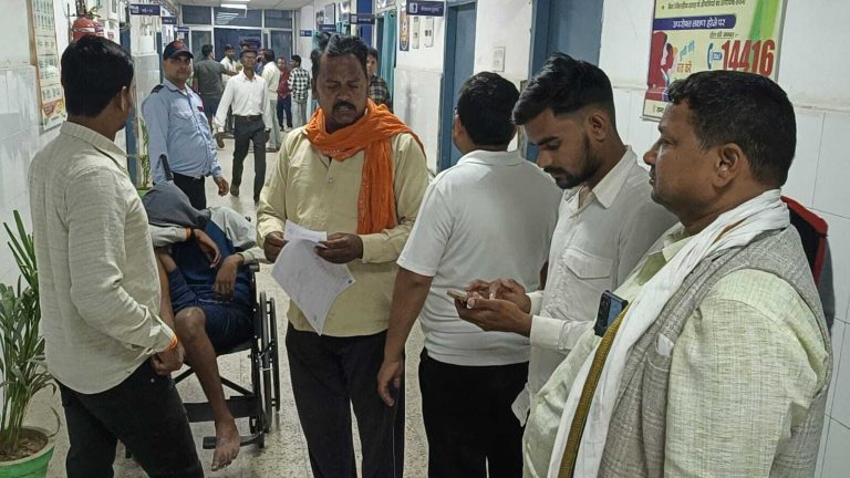 Kaimur News : शिवचर्चा का प्रसाद लेकर रिश्तेदारी में जा रहे युवक की सड़क दुर्घटना में मौत