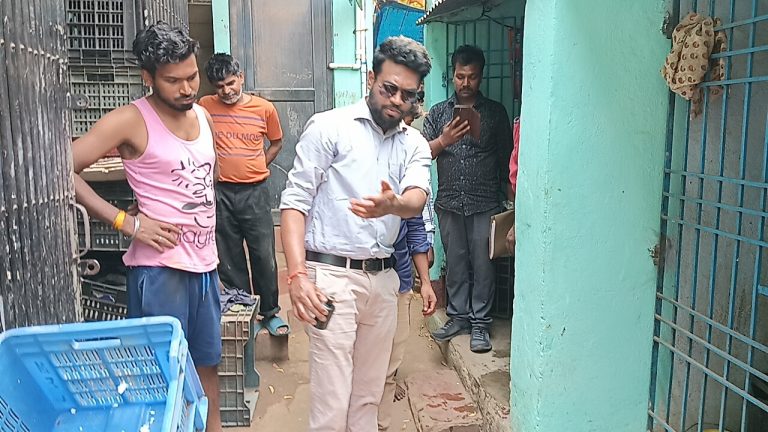 फूड सेफ्टी ऑफिसर ने होली के पहले की मिलावटखोरों पर कार्रवाई