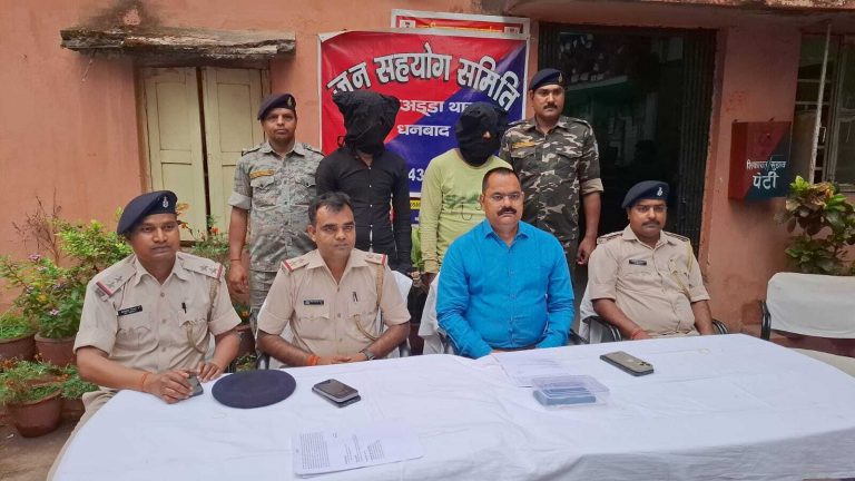 Dhanbad News : बरवाअड्डा से चुराया गया ट्रक निरसा से जब्त, दो गिरफ्तार