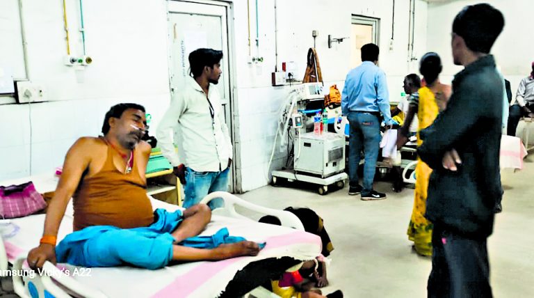 SNMMCH : बिजली कटते ही बंद हो जाती हैं कंसंट्रेटर मशीन, ऑक्सीजन के लिए तड़पने लगते हैं मरीज