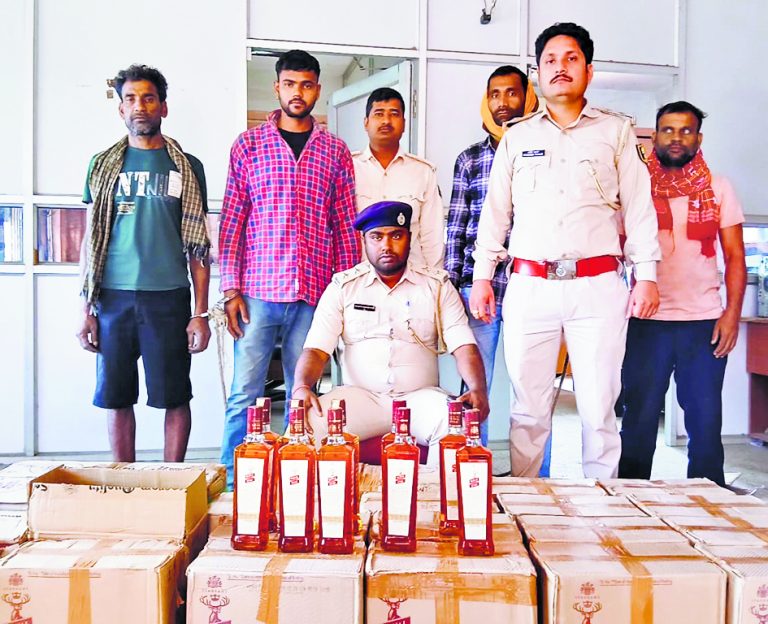 नवादा : बस से 324 बोतल विदेशी शराब जब्त
