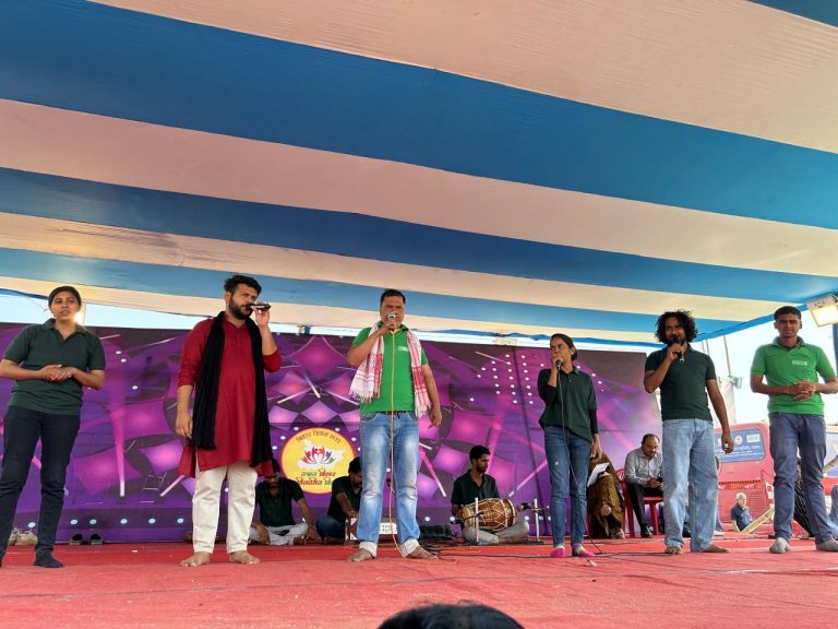 बिहार दिवस पर ””सफाई में भलाई है नाटक की प्रस्तुति ने दिया स्वच्छता का संदेश