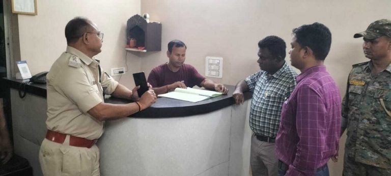 त्योहारों में सुरक्षा को लेकर प्रशासन ने होटलों में चला जांच अभियान