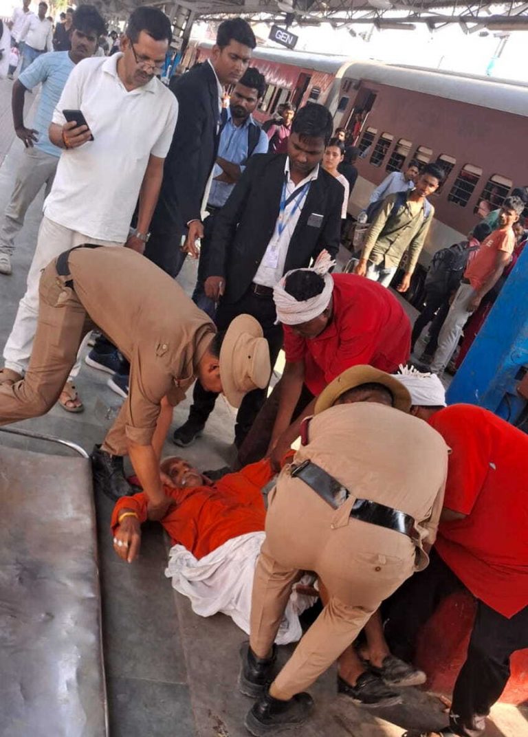 शाबास ! जंक्शन पर सीपीआर देकर बुजुर्ग की बचायी जान