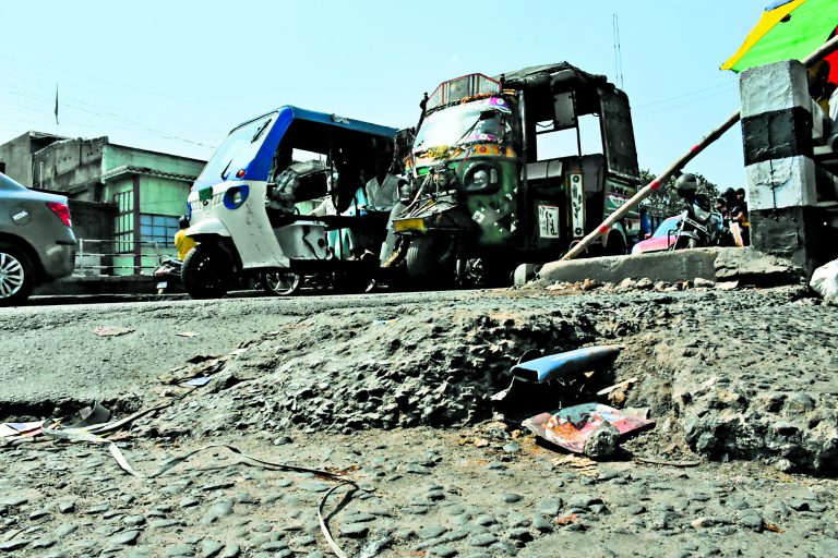 Dhanbad News : एसीबी जांच में फंसी है 200 करोड़ की सड़क, निगम ने एसीबी से मांगी काम कराने की अनुमति