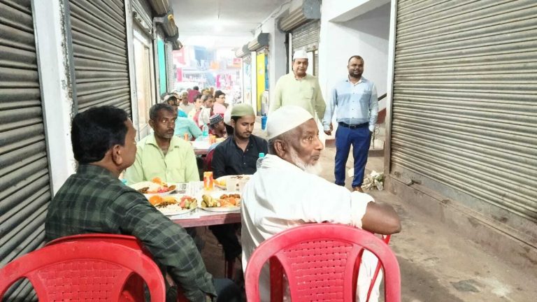 इफ्तार पार्टी के आयोजन से बढ़ता है आपसी प्रेम