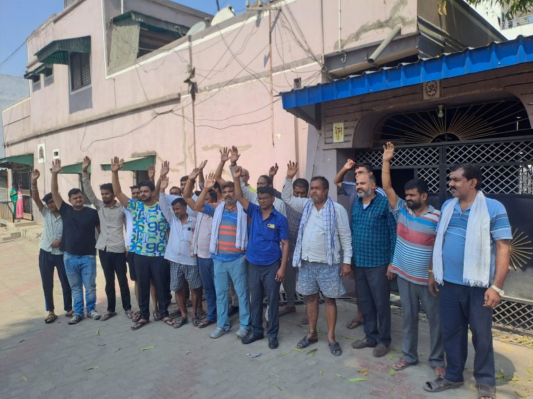 चोरी मामले में पुलिस के हाथ खाली, प्रदर्शन
