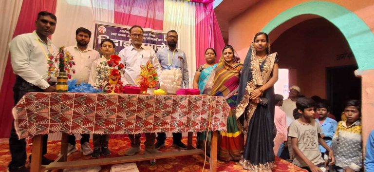 Madhubani News : अधिक अंक लाने वाले बच्चों को किया सम्मानित