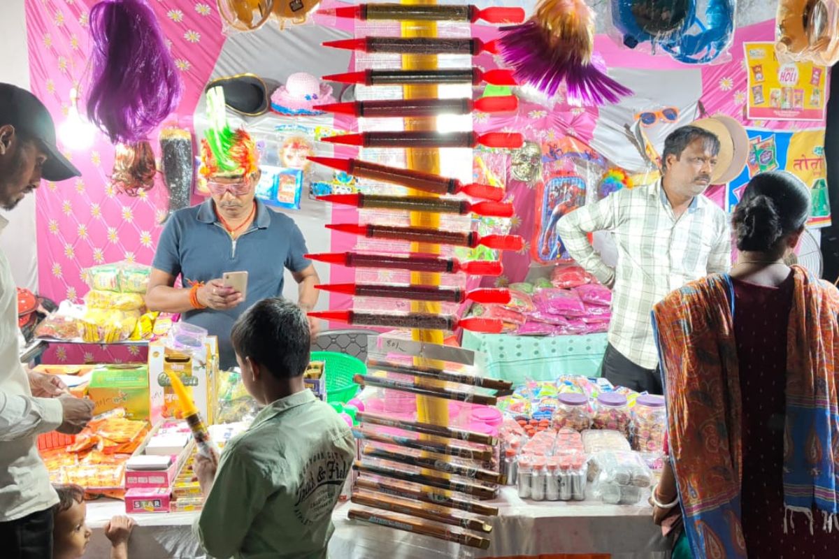 holi 2025 market