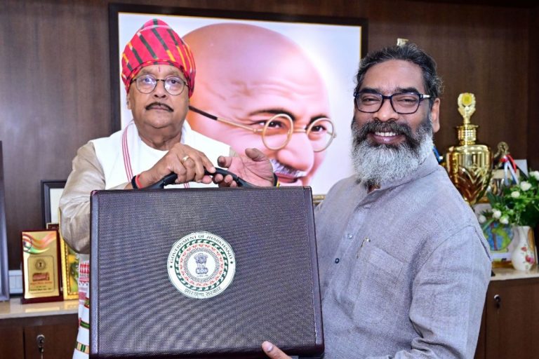 Jharkhand Budget 2025: झारखंड के वित्त मंत्री ने पेश किया 145400 करोड़ का बजट, ये हैं प्रमुख घोषणाएं