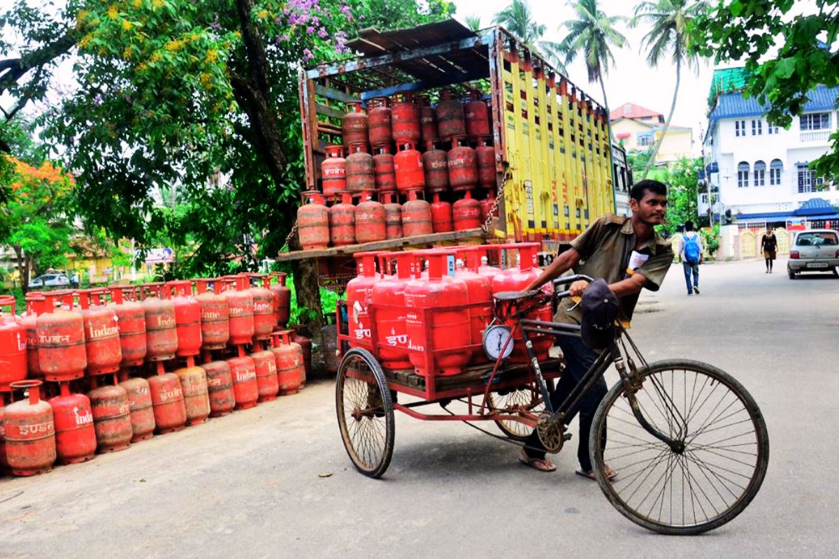 lpg cylinder price today 26 march 2025 in your city of jharkhand