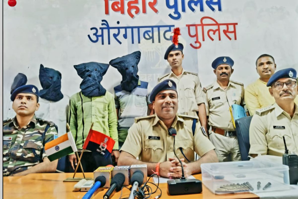naxalite arrested| 8 Naxalites arrested with long range rifle and walkie-talkie in Bihar