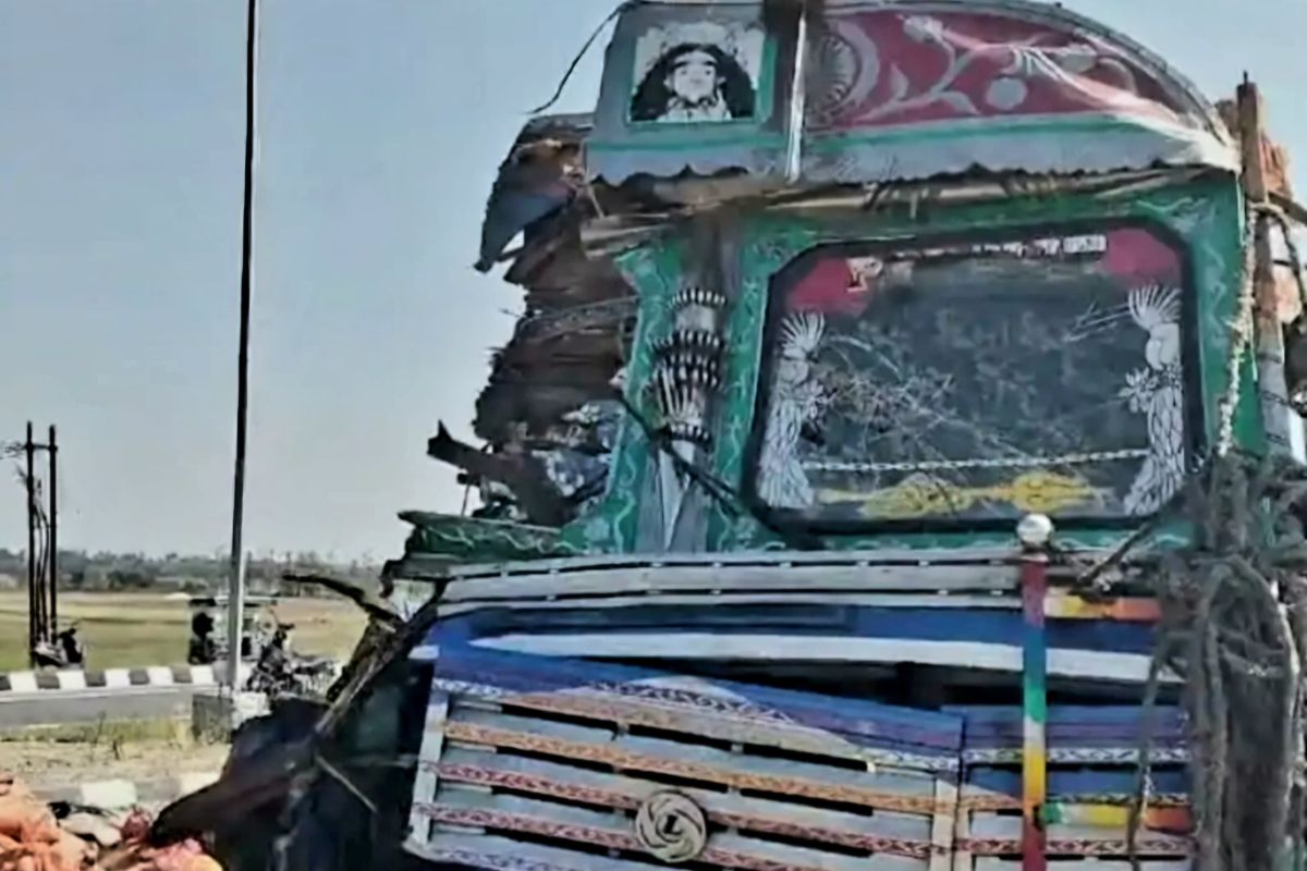 patna accident news| A high speed truck collided with a Hiva in Patna, the driver died on the spot