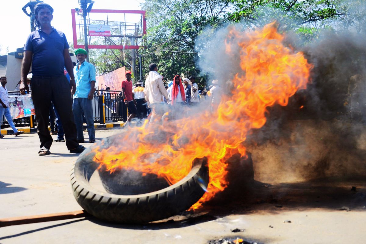 protest in dhanbad road jam tyre burnt
