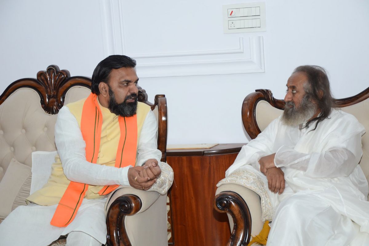 samrat chaudhary met ravishankar| Spiritual guru Ravi Shankar reached Patna and met the Deputy CM