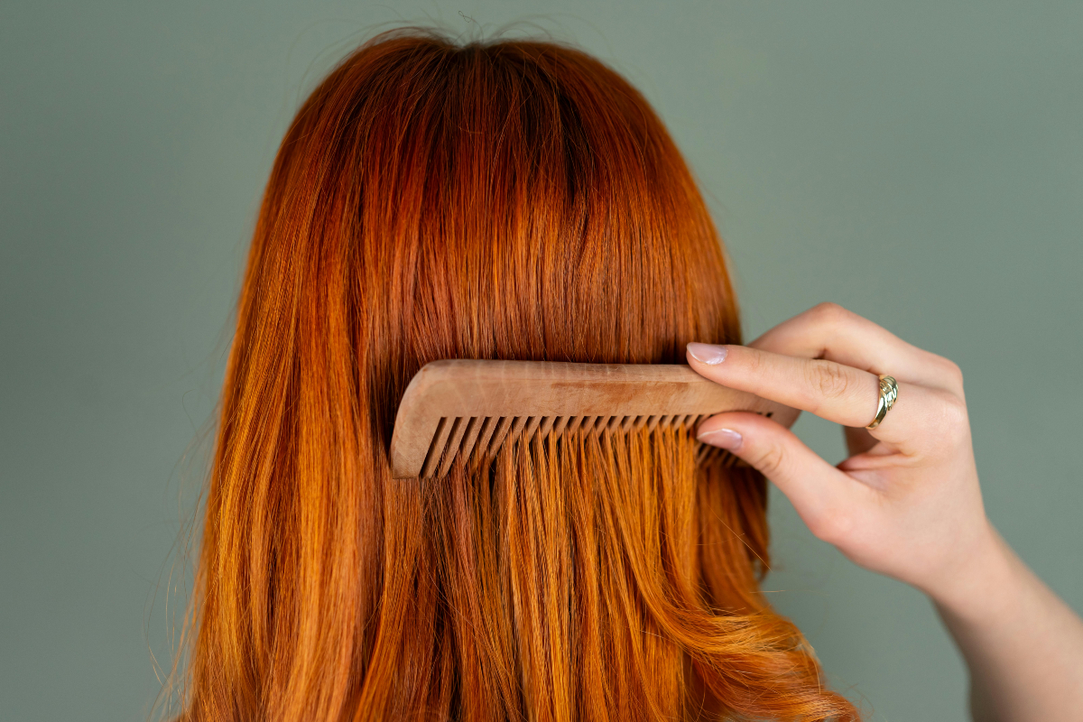 why you should not comb wet hair