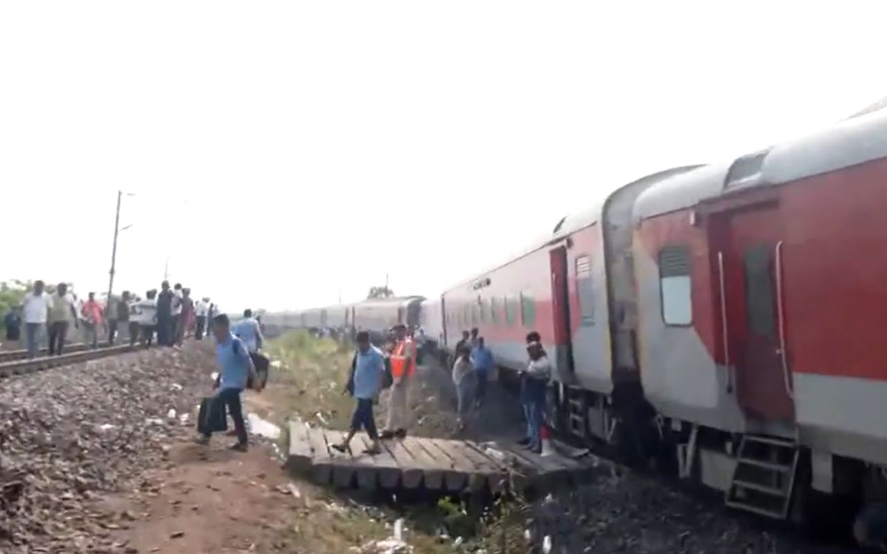 ओडिशा में दुर्घटनाग्रस्त ट्रेन