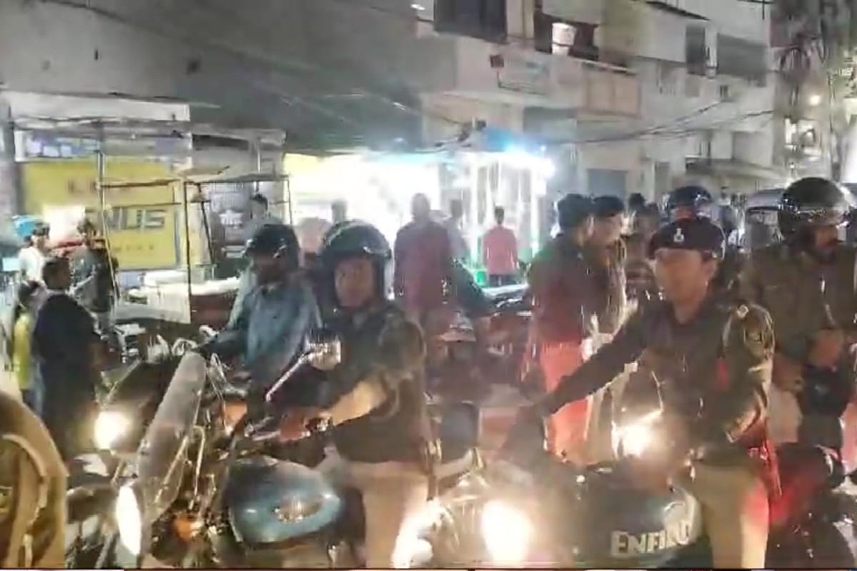 पटना पुलिस पेट्रोलिंग करते