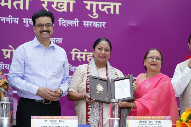 DU: दिल्ली सरकार की वजह से नहीं रुकेगा डीयू का कोई भी काम