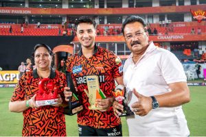 PBKS vs SRH: Abhishek Sharma with Parents