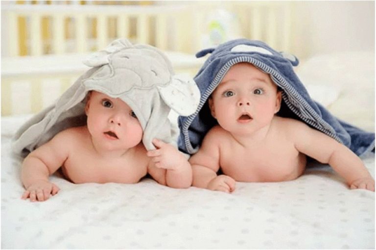 Twin Baby Names Starting With E : जुड़वा खुशियों के लिए E से रखें प्यारे और यूनिक नाम