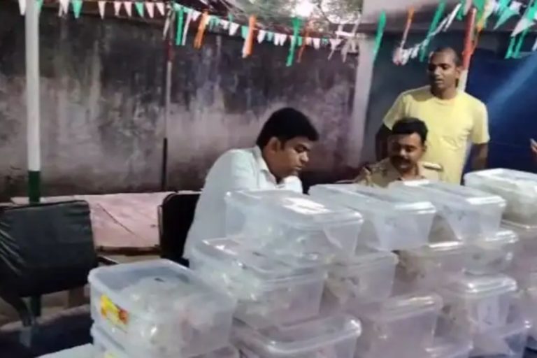 बिहार में 58 किलो चांदी के साथ दो तस्कर गिरफ्तार, गाड़ी के नीचे बने तहखाने का ऐसे हुआ खुलासा