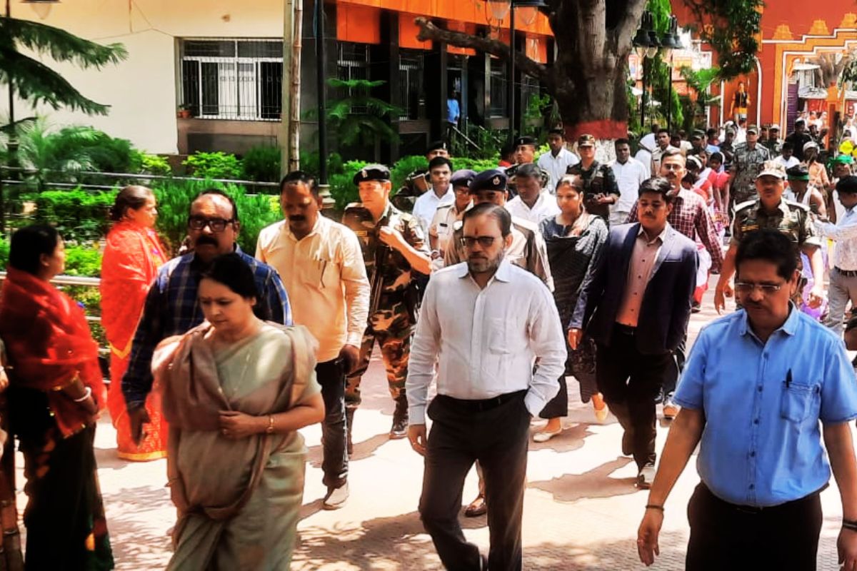 CS Alka Tiwari Visits Itkhori Bhadrakali Mandir