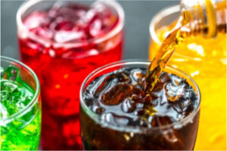 Cold Drink Side Effects: गर्मी में कोल्ड ड्रिंक से राहत या बर्बादी? जानिए किन्हें नहीं पीनी चाहिए ये ठंडी बोतल