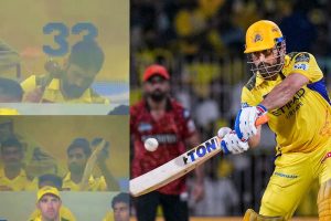 MS Dhoni Thump Bat with Hammer