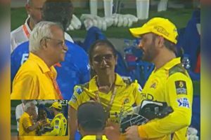 CSK CEO Meets MS Dhoni after Chennai Lost Match vs SRH.