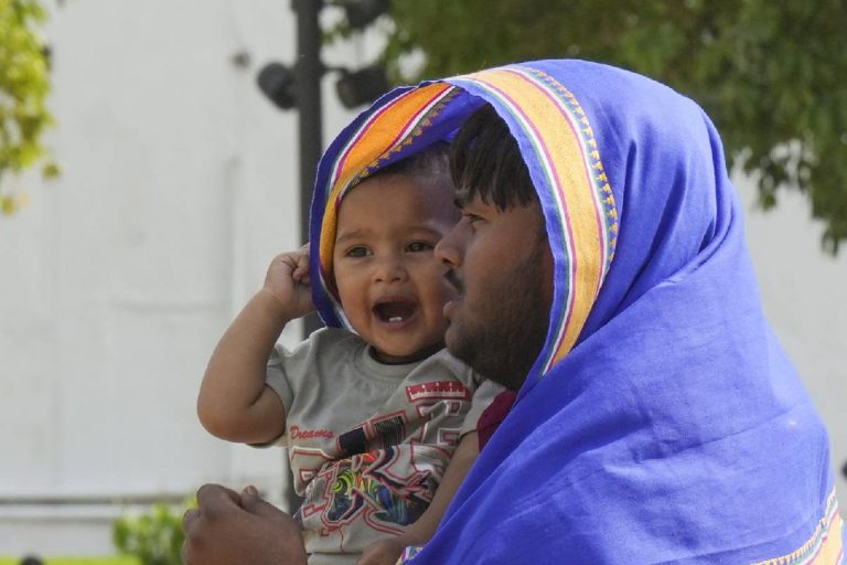 Heat Wave : हीट वेव से बचाने का अनोखा तरीका