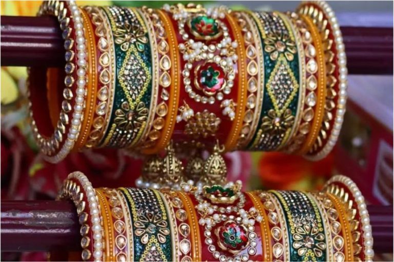 Latest Lac Bangles Designs: खुबसूरत कलाई को दें नया लुक, ट्राय करें लाख की चूड़ियों के लेटेस्ट डिजाइन