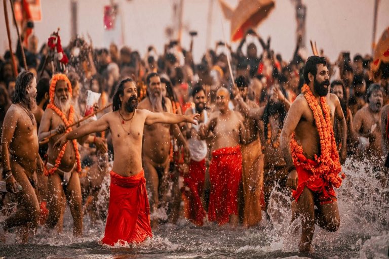 Mahakumbha Mela: प्रयागराज महाकुंभ में 2.8 लाख करोड़ रुपये का कारोबार, बन गया आर्थिक महाशक्ति