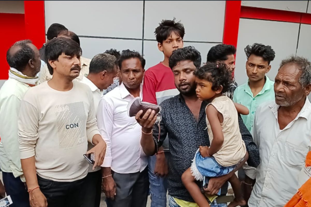 घटना के बाद अस्पताल में लगी भीड़