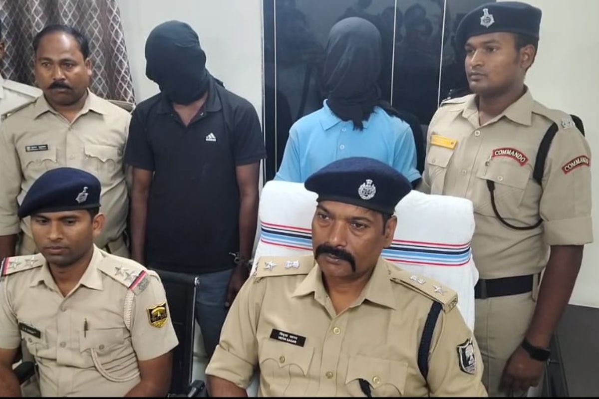 पुलिस की गिरफ्त में आरोपी