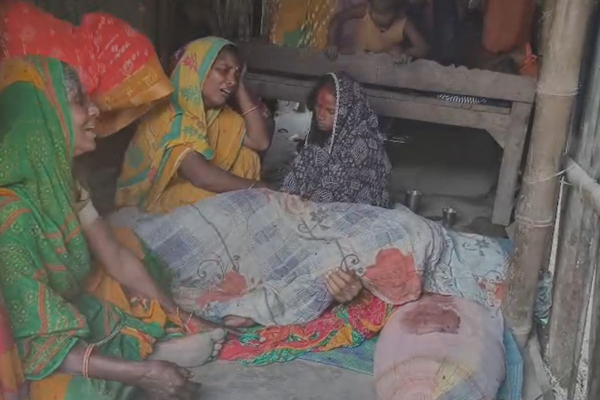 युवक की मौत के बाद परिजन