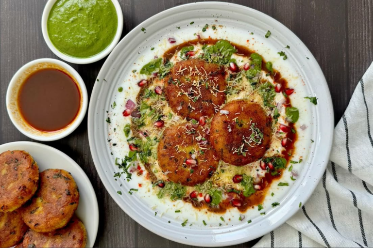 Raw Papaya Tikki Chaat Recipe: कच्चे पपीते से बनाएं मजेदार टिक्की चाट मेहमान खाएंगे बड़े चाव से