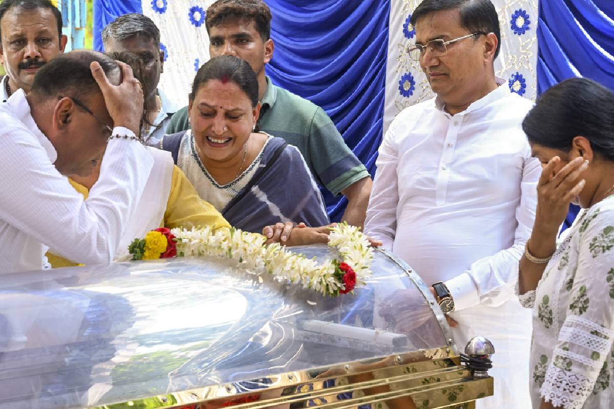 Relatives pay last respects to former Karnataka DGP Om Prakash