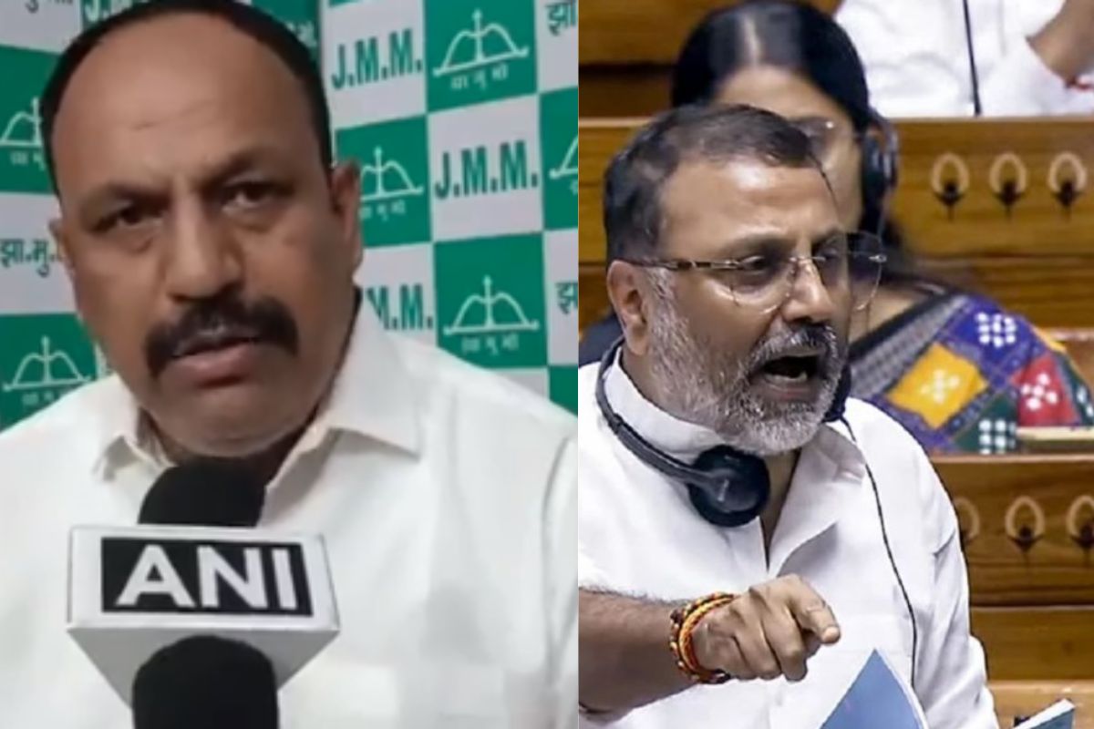 झामुमो प्रवक्ता मनोज बायीं तरफ और बीजेपी सांसद निशिकांत दुबे दायीं ओर