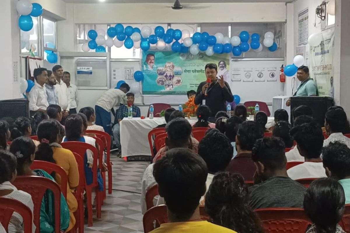 प्लेसमेंट मेगा ड्राइव में शामिल लोग