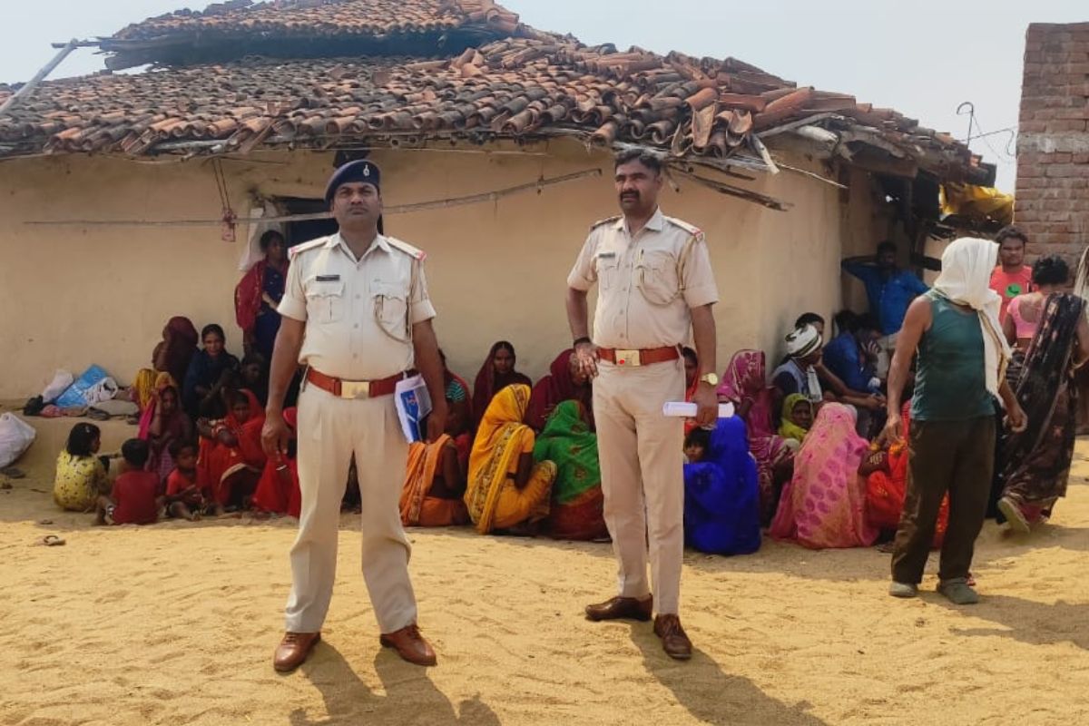 घटनास्थल पर मौजूद पुलिस