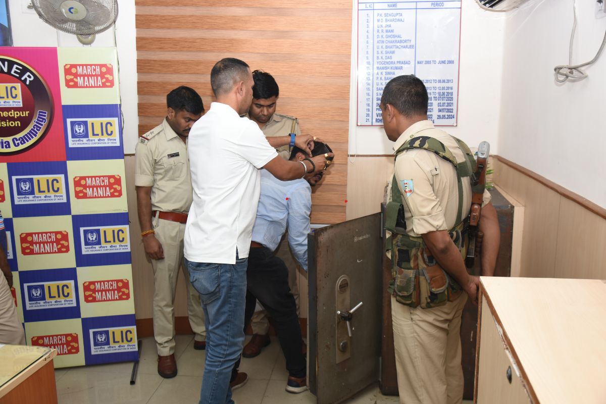 घटनास्थल पर मौजूद पुलिस