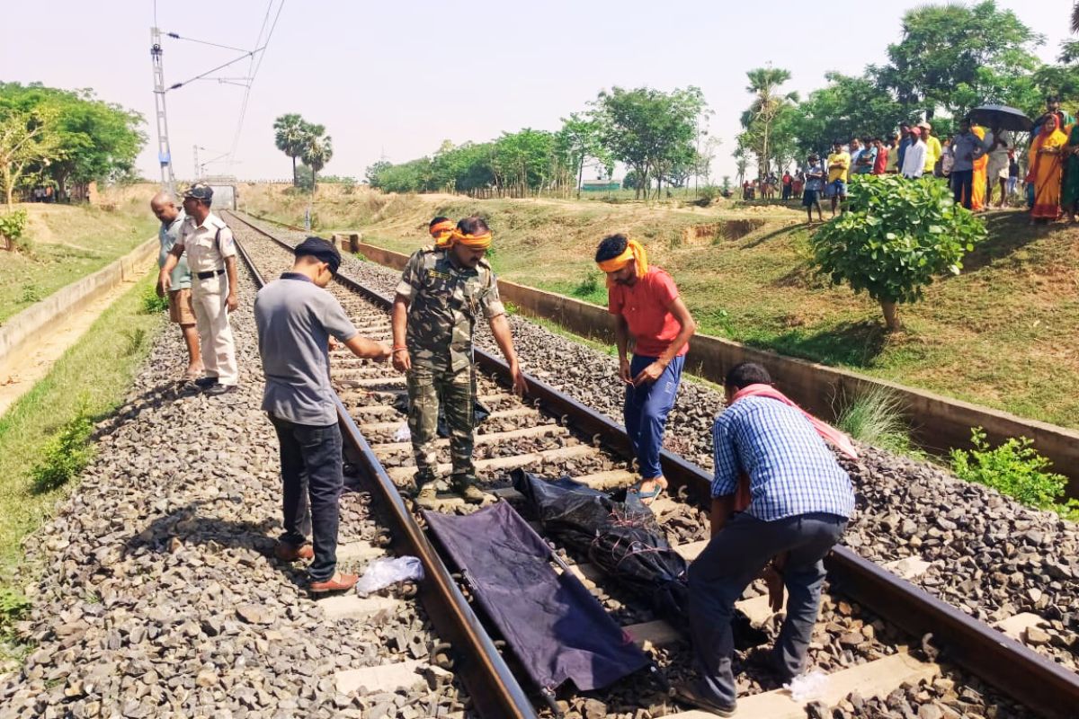 Suicide News Bhagalpur Dumka Passenger Train Hansdiha