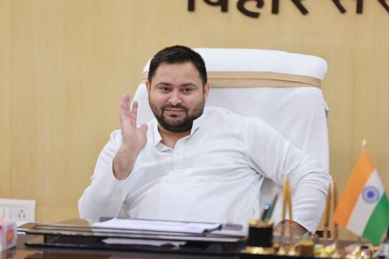 बिहार चुनाव से पहले RJD के पोस्ट ने बढ़ाई सियासी गर्मी, फेसबुक पर लिखा ‘हर कीमत पर चाहिए भाजपा-नीतीश सरकार!’