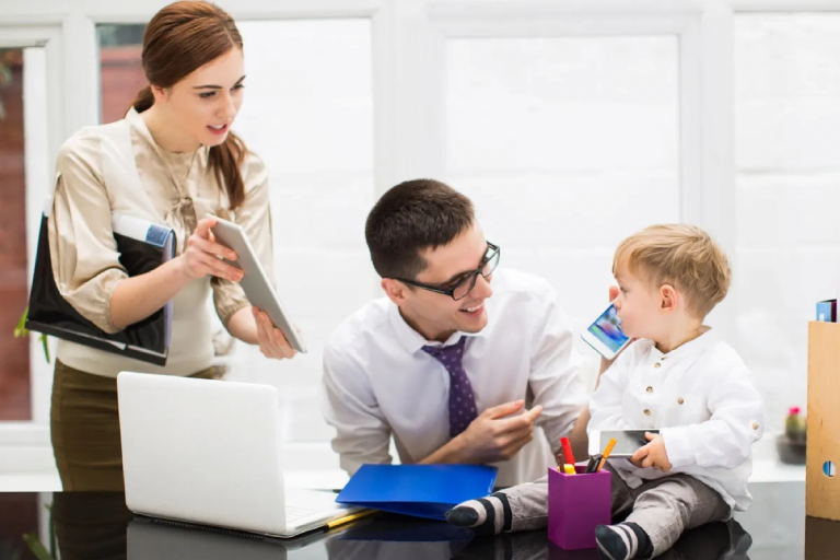 Parenting Tips: वर्किंग पेरेंट्स की सबसे बड़ी चुनौती, बच्चों को कैसे दें सही परवरिश