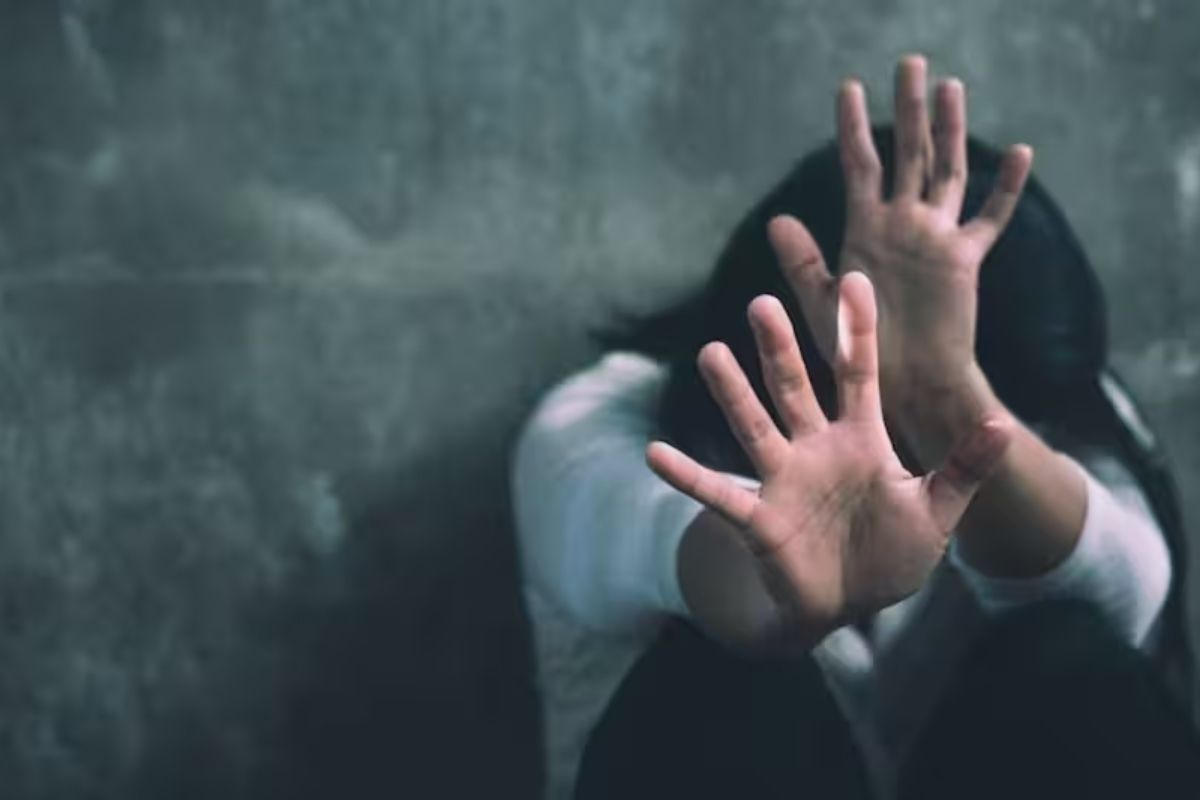 araria crime news| The woman who left her husband for her expensive hobbies, used to get the female students raped by men
