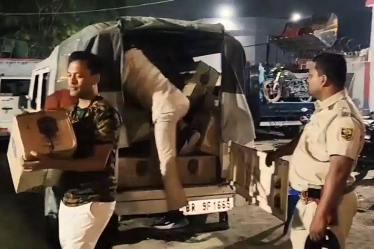 begusarai news| Woman smuggler arrested with huge quantity of foreign liquor in Bihar