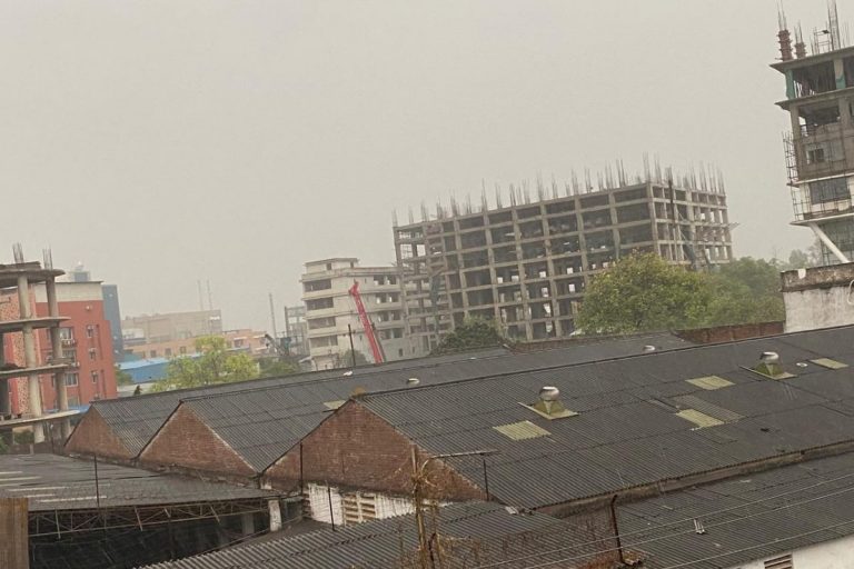 Bihar Rain: पटना समेत 10 जिलों में गरज- चमक के साथ हुई बारिश, अचानक बदला मौसम का मिजाज